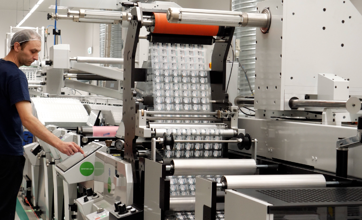 Essentra installs first hybrid label press